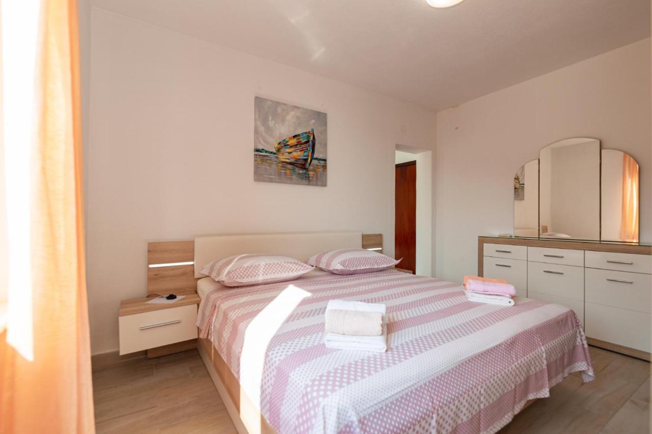 Navis Sea View Apartment With Pool Makarska Exterior photo